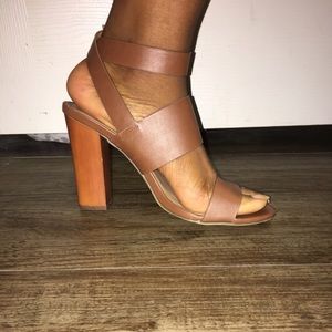 Open-toe heeled sandal